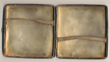 D005 Sigarettendoos zilver .900 afmeting 95x88mm beschikbaar voor biedingen
