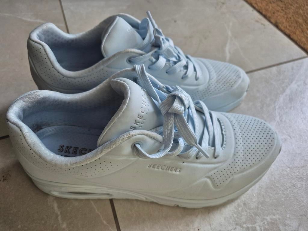 Skechers Uno Lichtblauwe Sneakers Maat 41, Kleding | Dames, Schoenen, Skechers, Blauw, Ophalen of Verzenden, Sneakers of Gympen