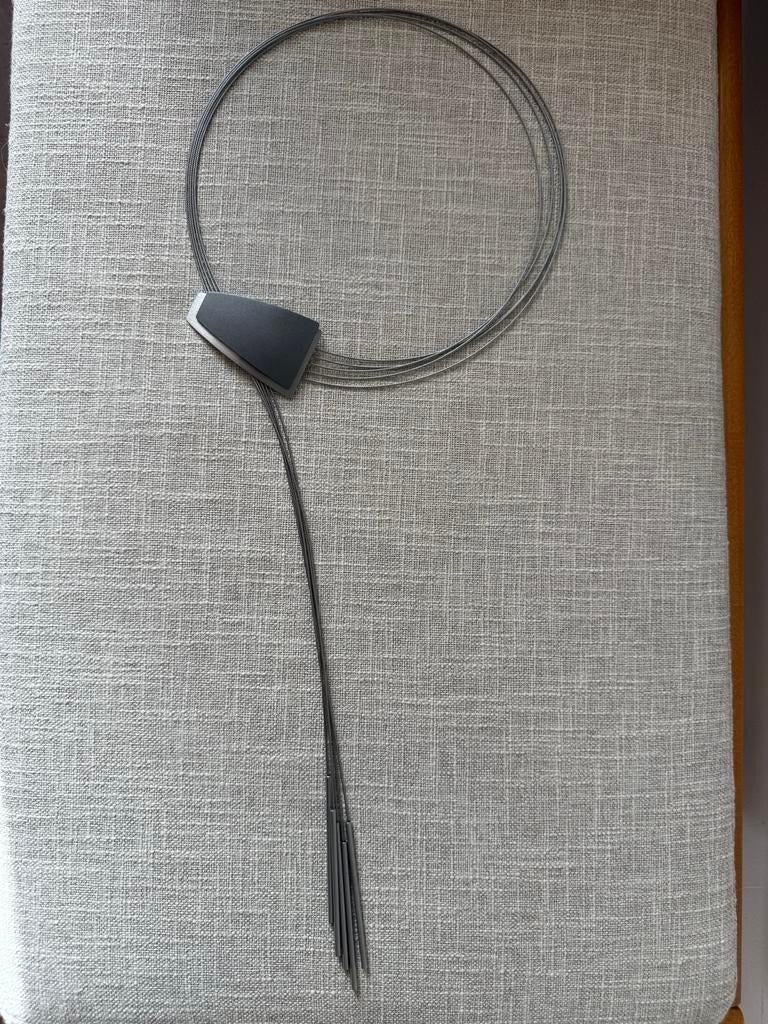 Step by step / Elegante grijze ketting, Sieraden, Tassen en Uiterlijk, Met hanger, Kunststof, Ophalen of Verzenden, Zo goed als nieuw