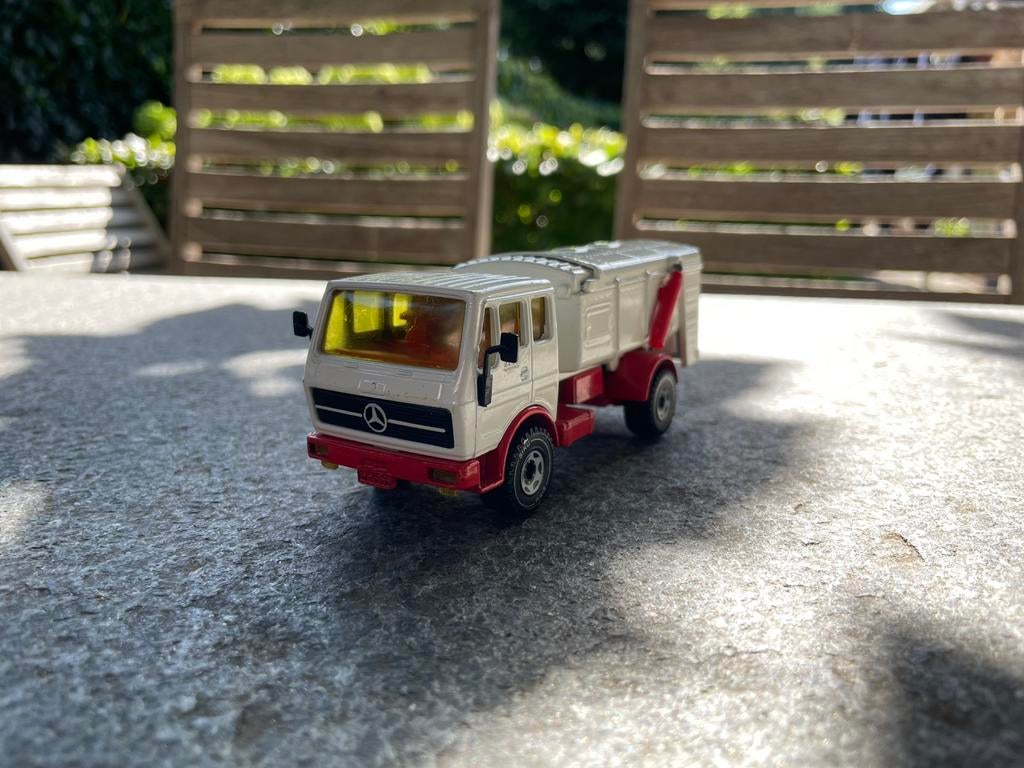 Siku 2511 - Mercedes 2232 vuilniswagen wit, Hobby en Vrije tijd, Modelauto's | 1:50, Ophalen of Verzenden, Nieuw, Bus of Vrachtwagen