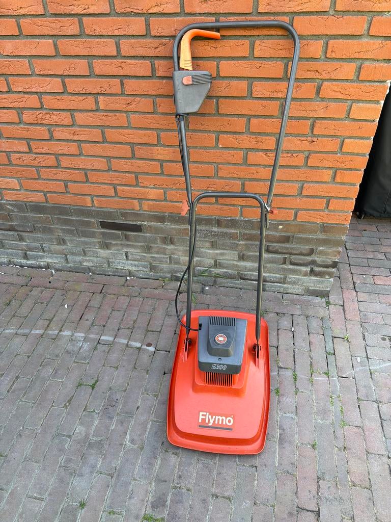 Flymo E300 elektrische zweefmaaier, Ophalen, Gebruikt, Elektrische grasmaaier, 30 t/m 39 cm