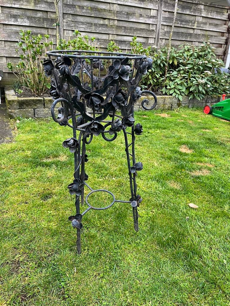 Franse metalen plantenstandaard met bloemen, Ophalen