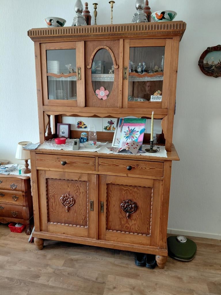 Houten meubels: kast en nachtkastje en kamerkast, Ophalen