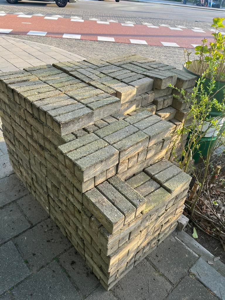 Betonklinkers geel  21,5 x 7cm & 8 dik  GRATIS ruim 40m2, Tuin en Terras, Tegels en Klinkers, Ophalen, Gebruikt, Klinkers, 10 m² of meer