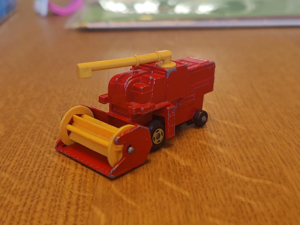 Matchbox Combine Harvester ROOD, Ophalen of Verzenden, Bus of Vrachtwagen
