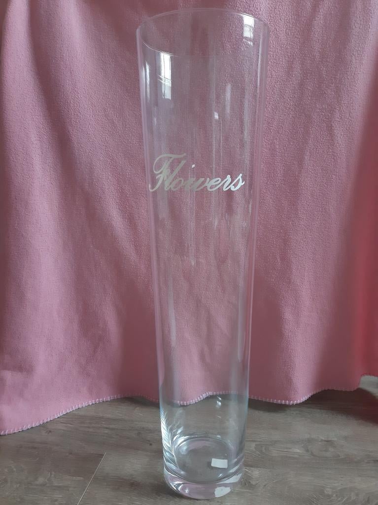 Hoge glazen vaas met 'Flowers' opdruk, Ophalen, Gebruikt, Overige kleuren, 50 tot 75 cm