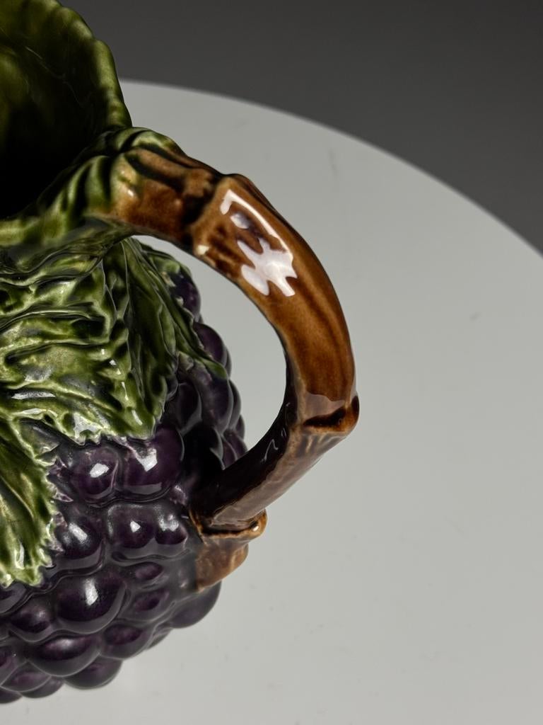 Vintage vaasje met druiven, Ophalen