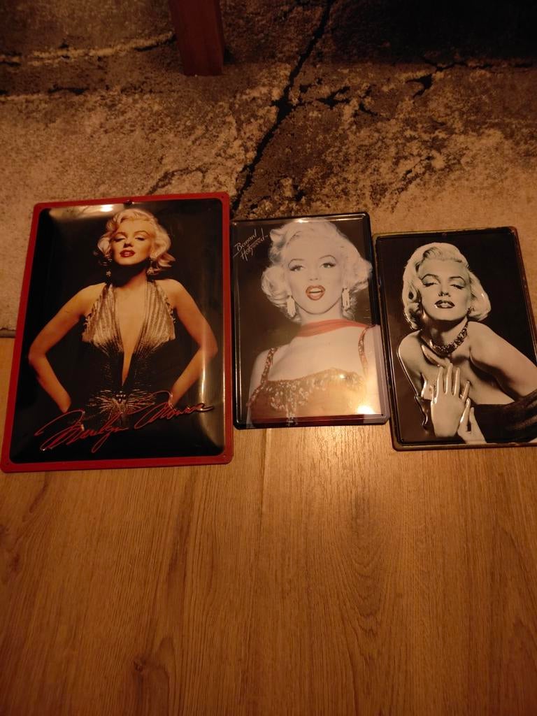 Marilyn Monroe ophang borden, Ophalen