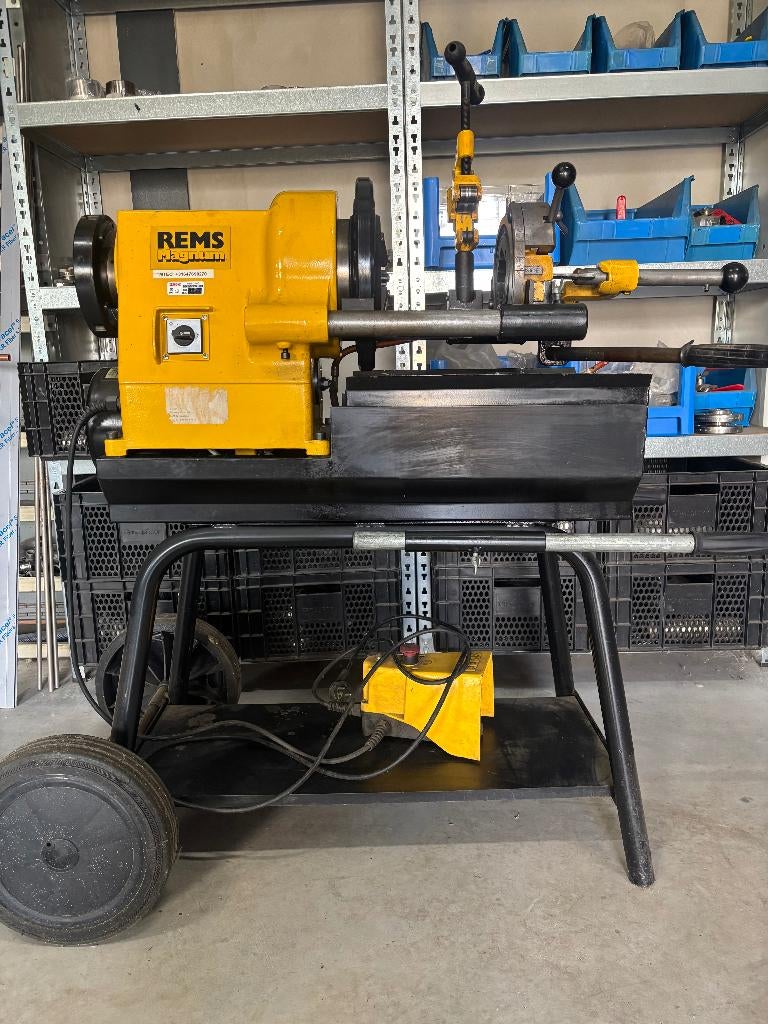Rems Magnum type: 2010 Draadsnijmachine, Doe-het-zelf en Verbouw, Gereedschap | Overige machines, Ophalen, Gebruikt