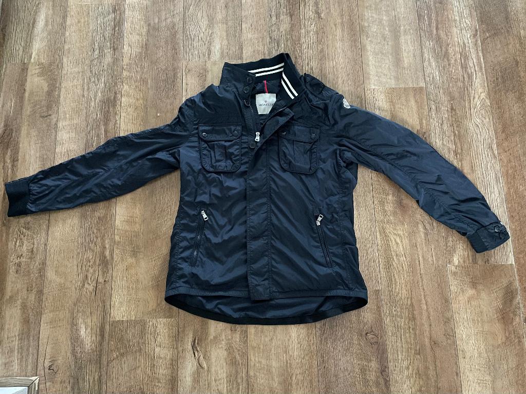 Moncler herenjas maat 5 navy | tussenjas | nette staat, Kleding | Heren, Jassen | Zomer, Moncler, Blauw, Overige maten, Ophalen of Verzenden