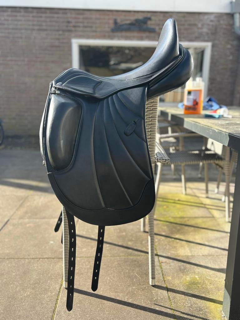 Kentaur Ithaka APM (dressuurzadel monoblad 18 inch), Ophalen of Verzenden, Zo goed als nieuw, Dressuur