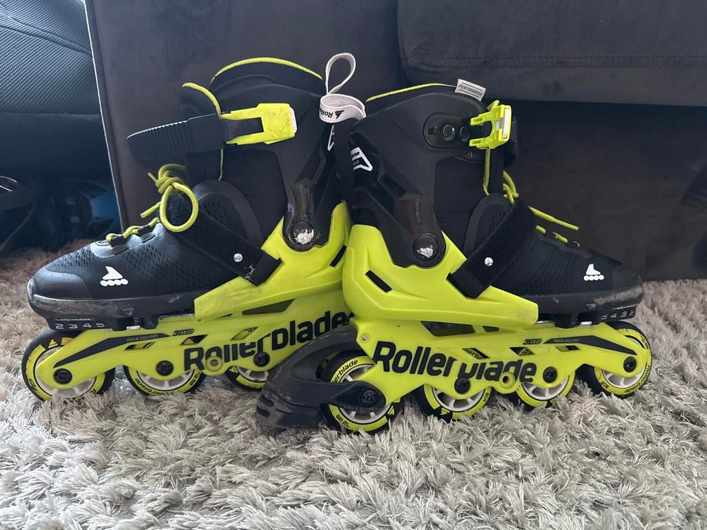 Rollerblade Microblade skeelers maat 33-36, Sport en Fitness, Skeelers, Kinderen, Roces, Ophalen of Verzenden, Inline skates 4 wielen