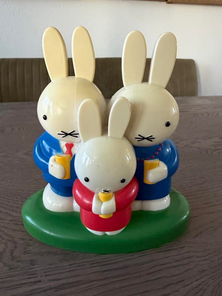 Nijntje familie spaarpot - Miffy familie, Verzamelen, Spaarpotten, Ophalen of Verzenden, Zo goed als nieuw, Kunststof, Strip- of Tekenfilmfiguur
