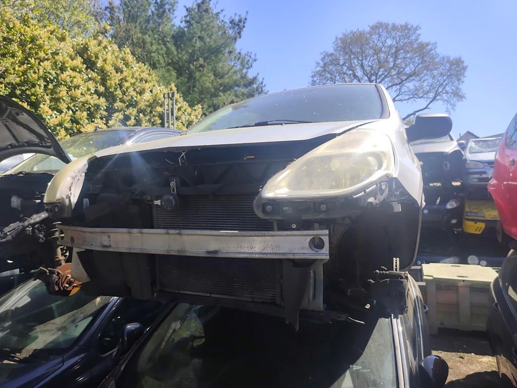 Renault Clio onderdelen - Zilvergrijs 3-deurs, Ophalen, ., ., .