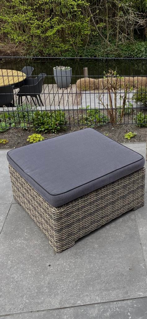 Mooie Exotan Hocker met nieuw kussen, Hocker, Zo goed als nieuw, Wicker, Ophalen