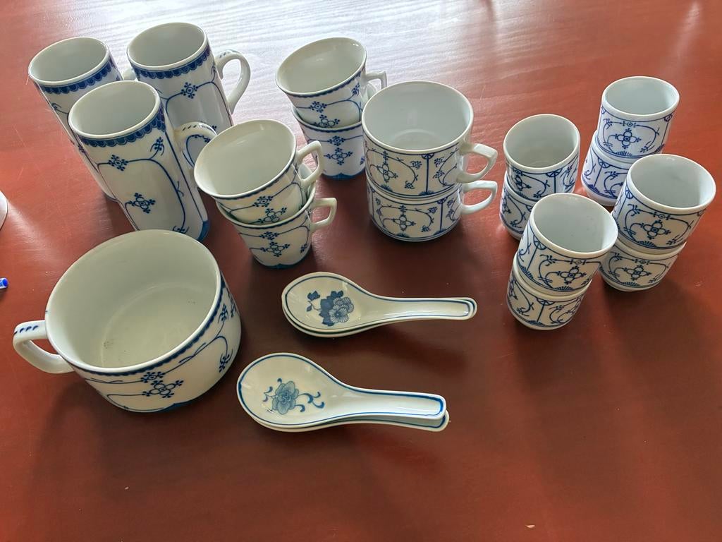 Jäger Eisenberg & Indian Blue Porseleinen Servies, Huis en Inrichting, Keuken | Servies, Ophalen, Porselein, Overige stijlen, Kop(pen) en/of Schotel(s)