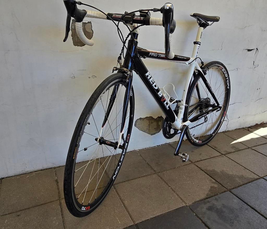 Red Bull racefiets met Shimano 105 - Zwart/Wit (56 cm), Fietsen en Brommers, Fietsen | Racefietsen, Zo goed als nieuw, Dames, Meer dan 20 versnellingen