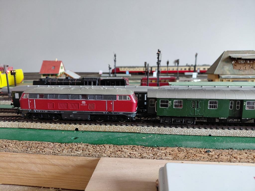 Märklin personentrein met locomotief en 4 ombouw-rijtuigen, Wisselstroom, Treinset, Ophalen of Verzenden, Zo goed als nieuw