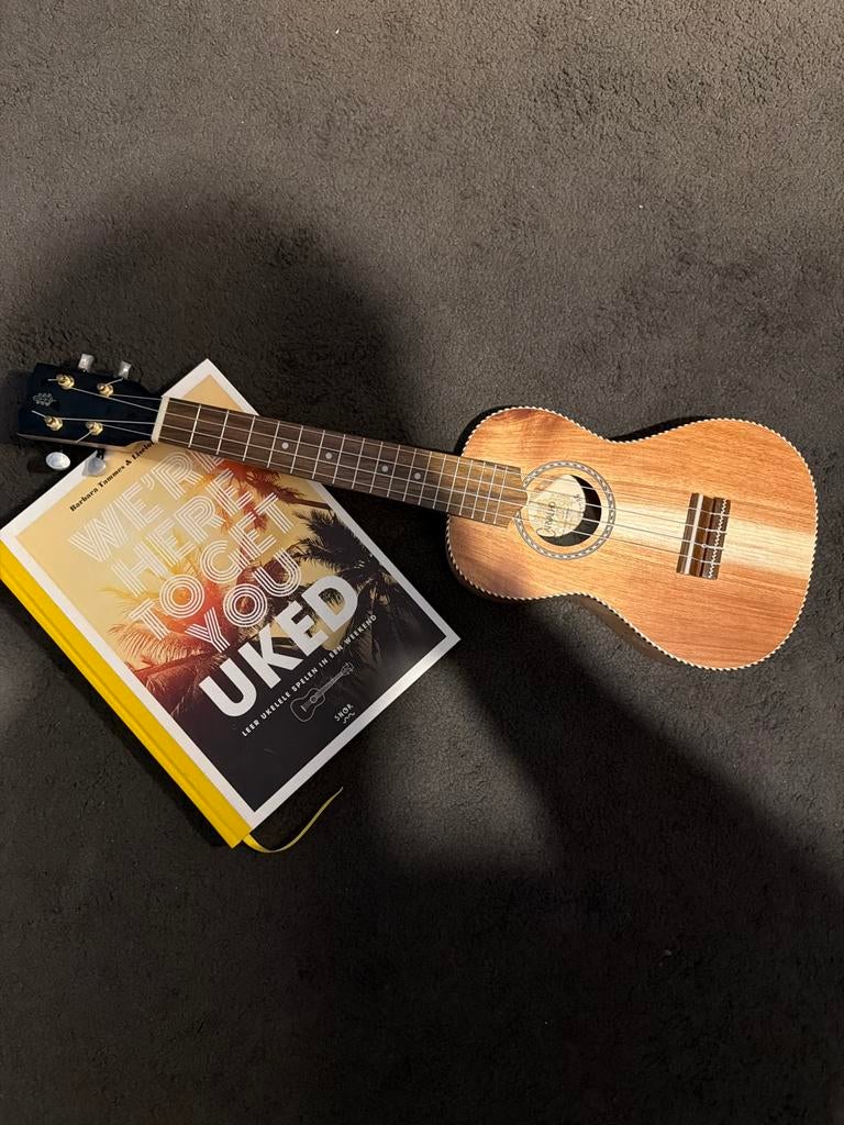 Carvalho ukulele met get uked lesboek (met bon), Ophalen of Verzenden, Gebruikt, Overige typen