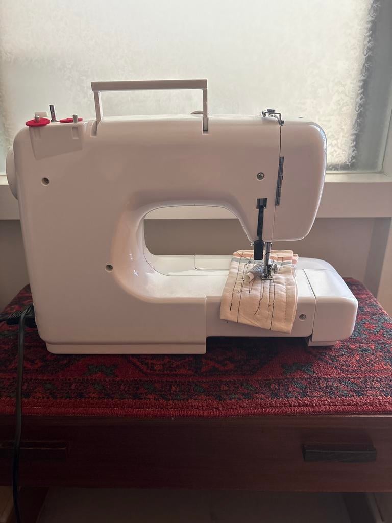 Victoria naaimachine, Hobby en Vrije tijd, Naaimachines en Toebehoren, Ophalen, Gebruikt, Naaimachine, Overige merken