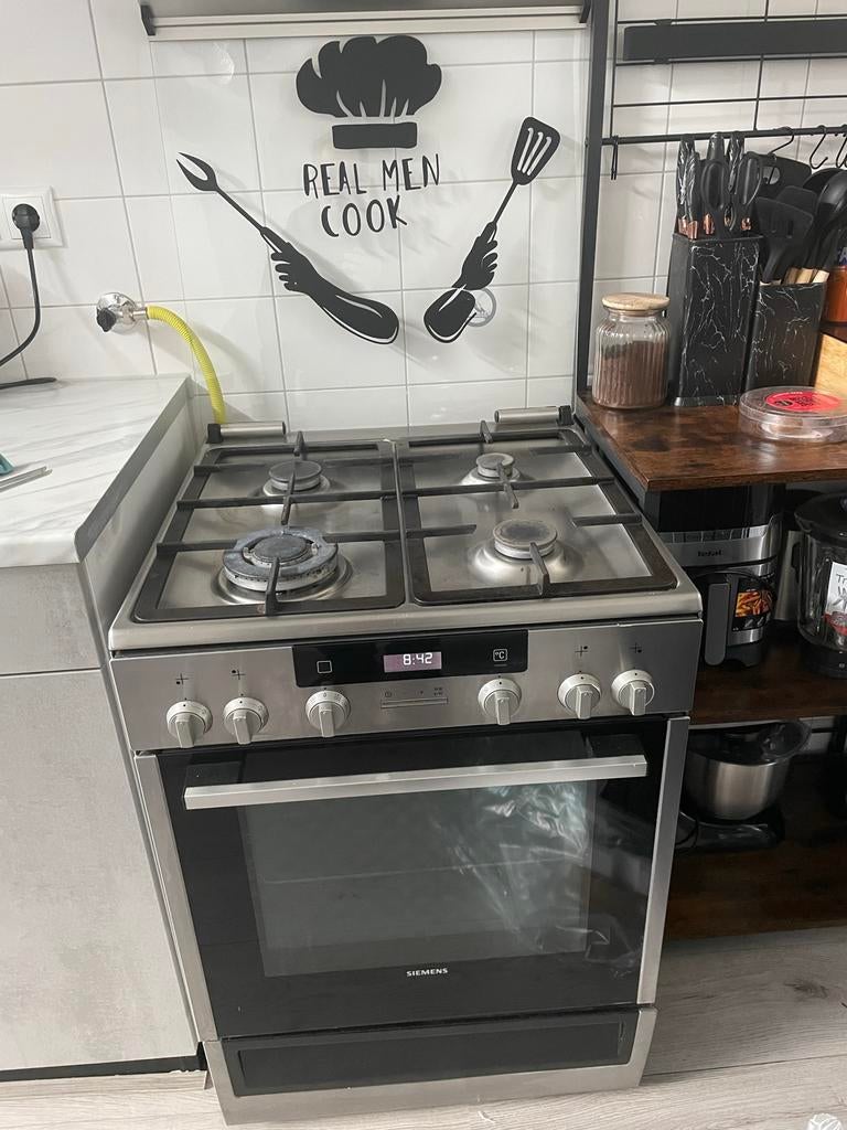 Siemens Gasfornuis met Oven - Zo goed als nieuw, Witgoed en Apparatuur, Fornuizen, Zo goed als nieuw, Gas, Vrijstaand, 4 kookzones