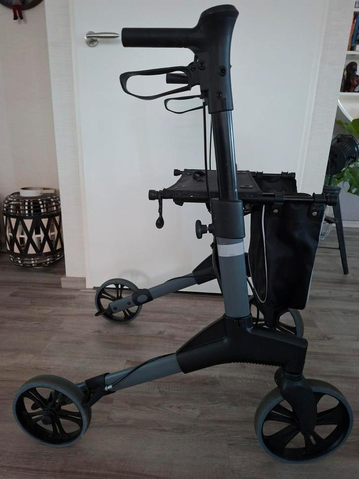 Te koop, rollator met draagtas, wandelstokhouder en bel, Diversen, Rollators, Gebruikt, Lichtgewicht, Opvouwbaar, Ophalen