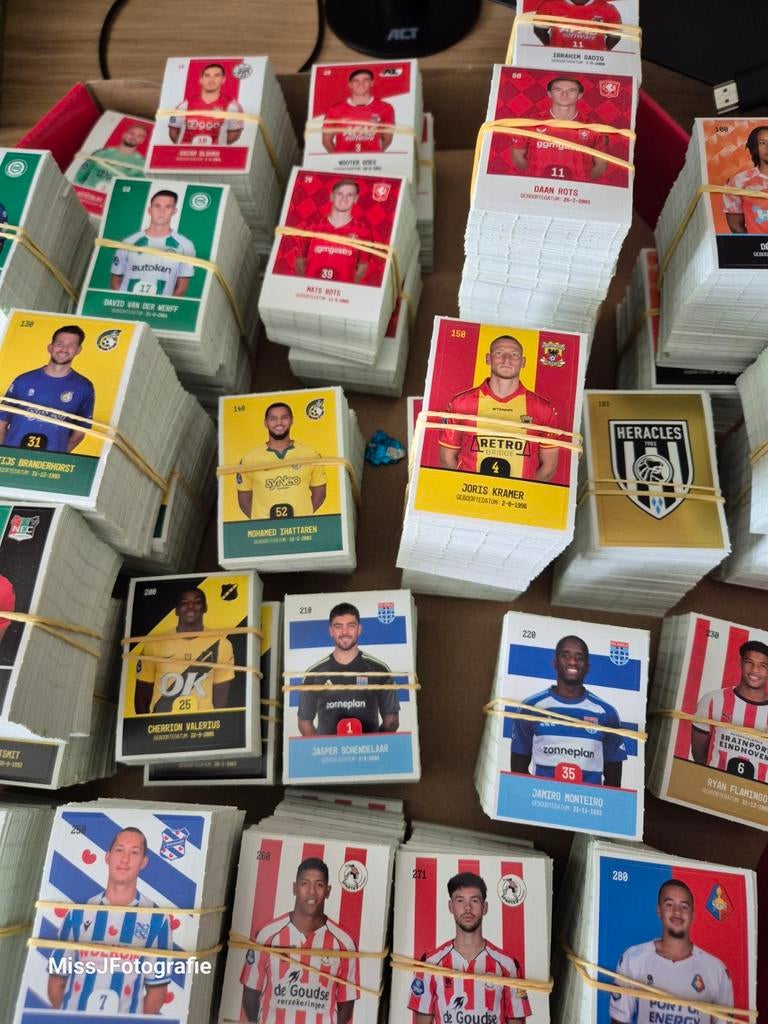 Voetbalplaatjes actie Plus. Losse nummers, welke zoek je nog, Verzamelen, Supermarktacties, Plus, Ophalen of Verzenden