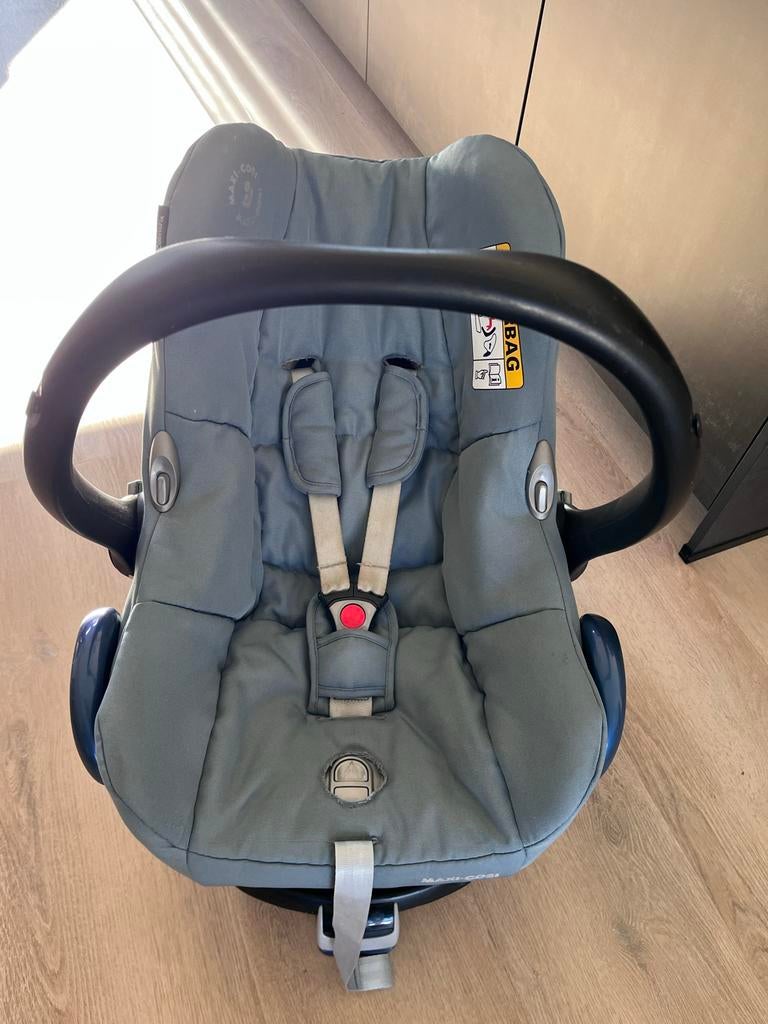 Maxi-Cosi Pebble autostoel met FamilyFix base, Kinderen en Baby's, Autostoeltjes, Ophalen, Autogordel of Isofix, Gebruikt, 0 t/m 13 kg
