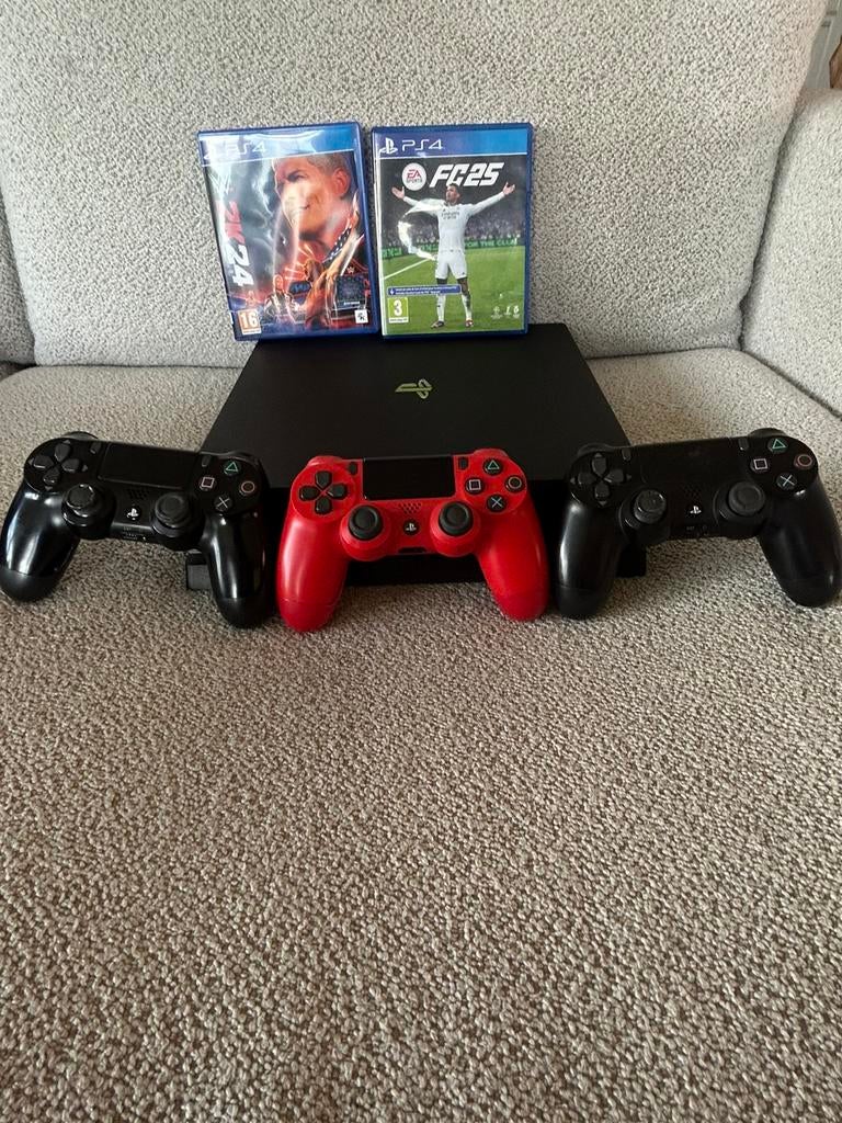 Ps4 (pro) (1TB opslag) met games, (fc25, 2k24) + 3 bakjes., Met games, Ophalen of Verzenden, Zo goed als nieuw, Met 1 controller