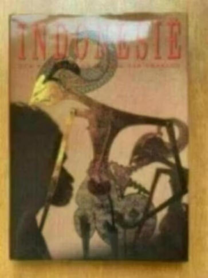 Indonesië . Een reis door de gordel van smaragd., Boeken, Ophalen of Verzenden, Gelezen, Overige onderwerpen