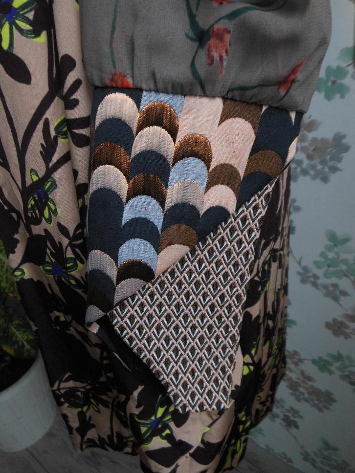 jurk van SAVE THE QUEEN, Kleding | Dames, Jurken, Zo goed als nieuw, Maat 36 (S), Overige kleuren, Knielengte, Ophalen of Verzenden