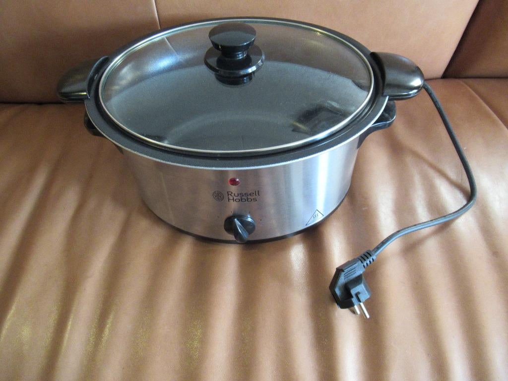 SLOWCOOKER merk Russell Hobbs 3,5 liter inhoud € 25, Witgoed en Apparatuur, Slowcookers, Ophalen of Verzenden, Zo goed als nieuw