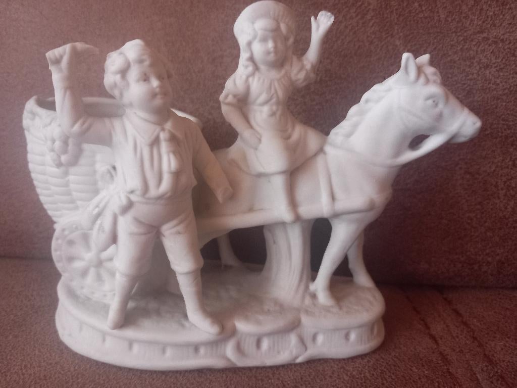 Ongeglazuurd biscuit/ beeld paard en wagen, Groep mensen, Ophalen of Verzenden, Handgemaakt, Beeld