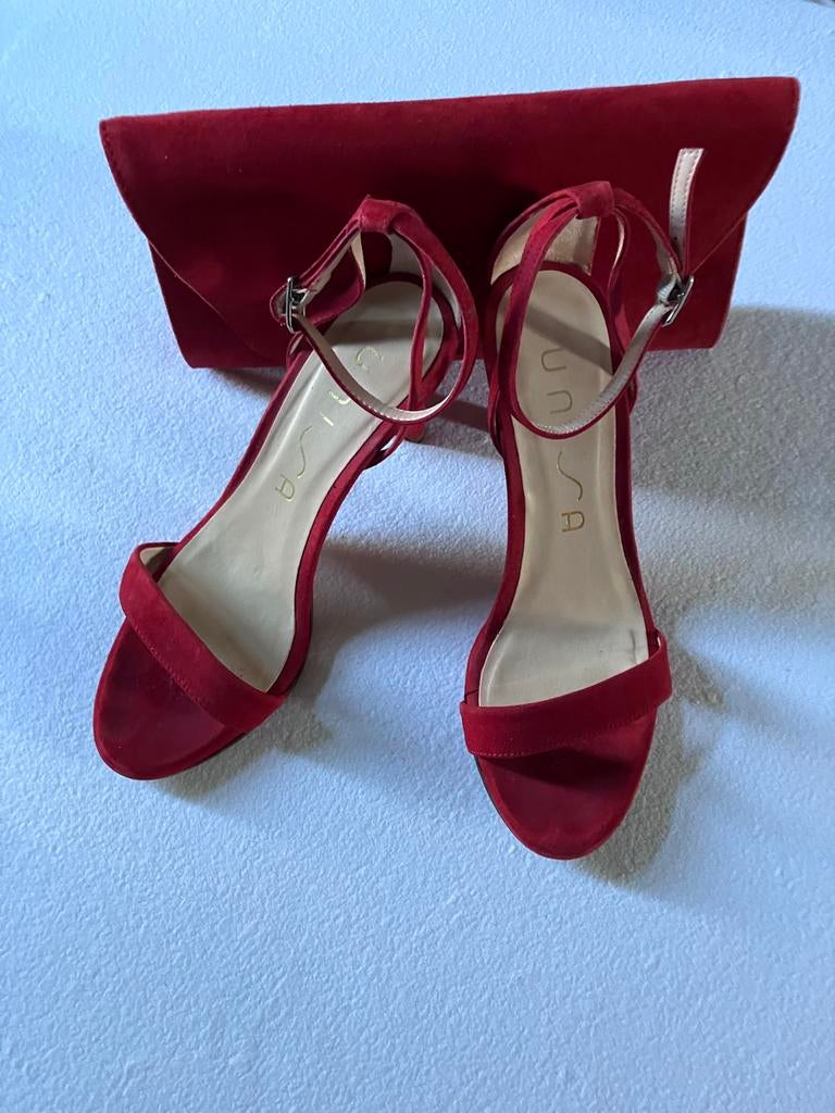 Unisa Hakken Maat 38 met bijpassende Clutch, Kleding | Dames, Schoenen, Pumps, Ophalen of Verzenden, Zo goed als nieuw, Rood