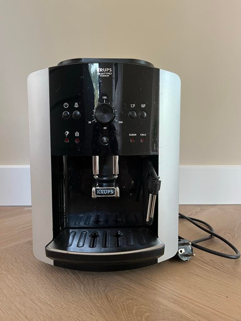 Krups Quattro Force koffiezetapparaat, Witgoed en Apparatuur, Koffiezetapparaten, Gebruikt, Koffiemachine, Koffiebonen, Ophalen