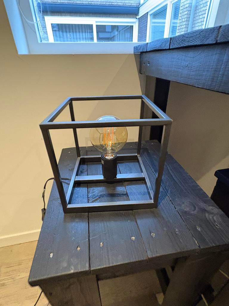 Industriële tafellamp met lichtbron - Zwart metaal, Huis en Inrichting, Ophalen of Verzenden, Zo goed als nieuw, Metaal, Minder dan 50 cm