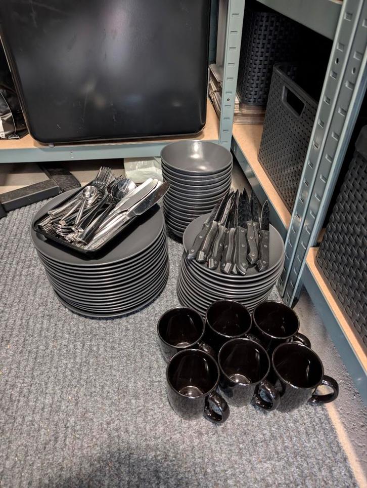 Borden, schaaltjes, bekers en bestek, Huis en Inrichting, Keuken | Keukenbenodigdheden, Zo goed als nieuw, Ophalen