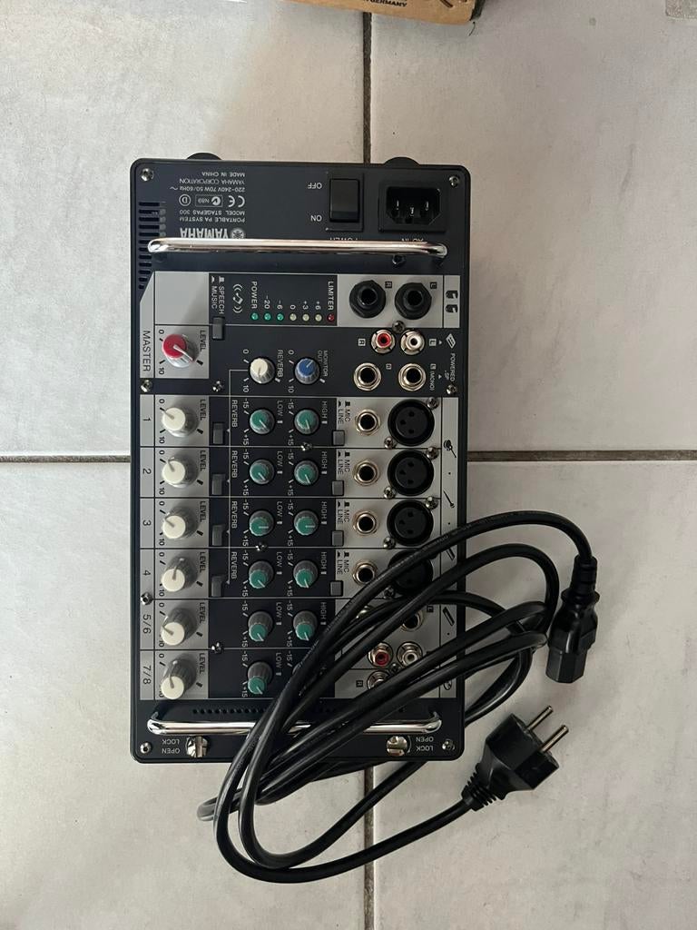 Yamaha stagepas 300, Ophalen of Verzenden, Zo goed als nieuw