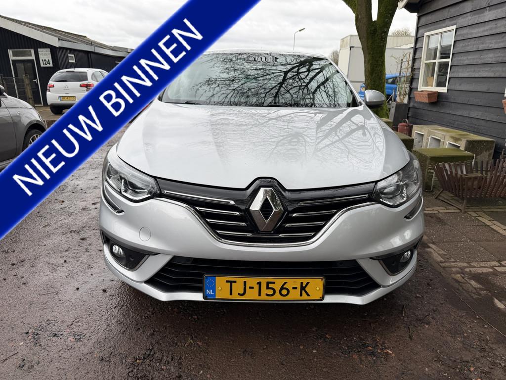 Renault Mégane 1.3 TCe Bose CARPLAY|LED|CAMERA (bj 2018), Voorwielaandrijving, Gebruikt, Euro 6, 4 cilinders