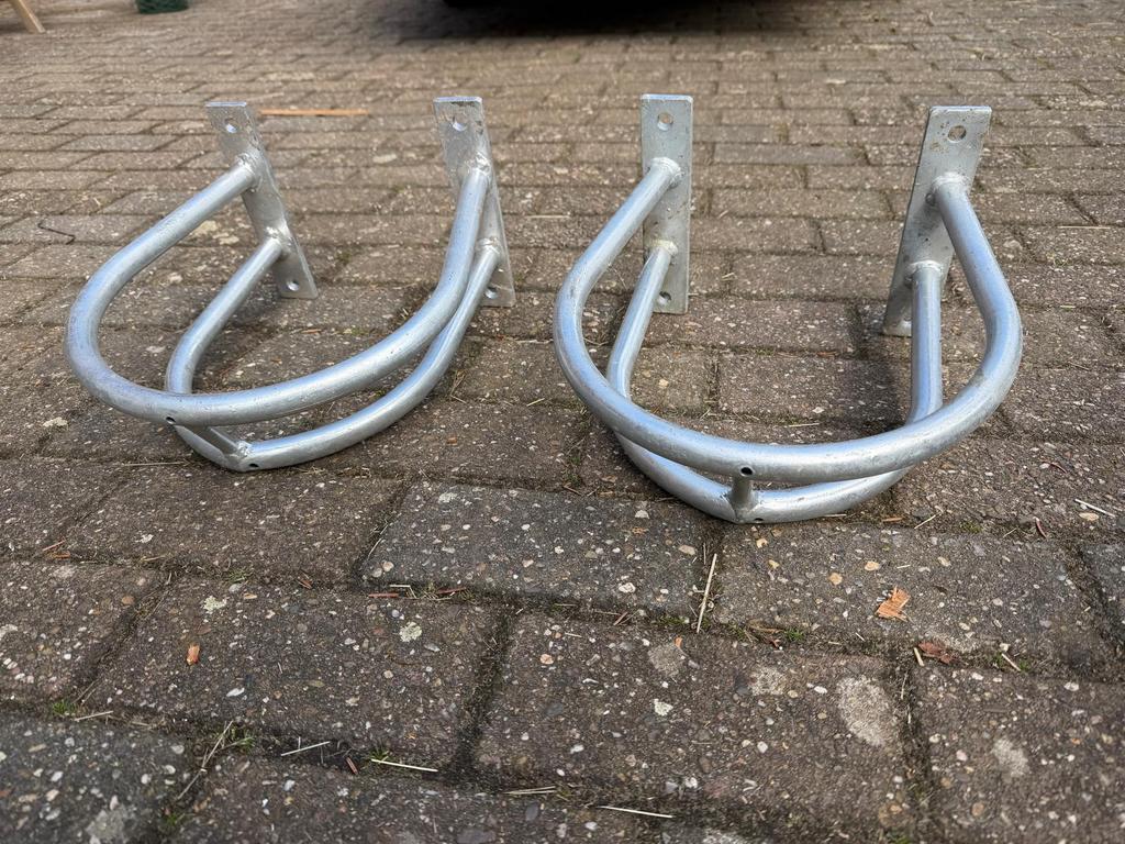 Twee drinkbak beschermbeugels, Dieren en Toebehoren, Paarden en Pony's | Overige Paardenspullen, Ophalen of Verzenden, Nieuw, Overige soorten