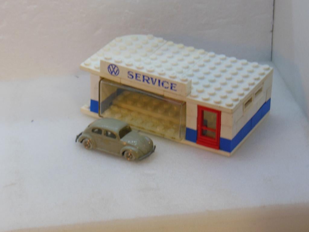 LEGO 307 - Garage/Showroom + Kever - (lang), Hobby en Vrije tijd, Modelauto's | 1:87, Ophalen of Verzenden, Gebruikt, Auto, Overige merken