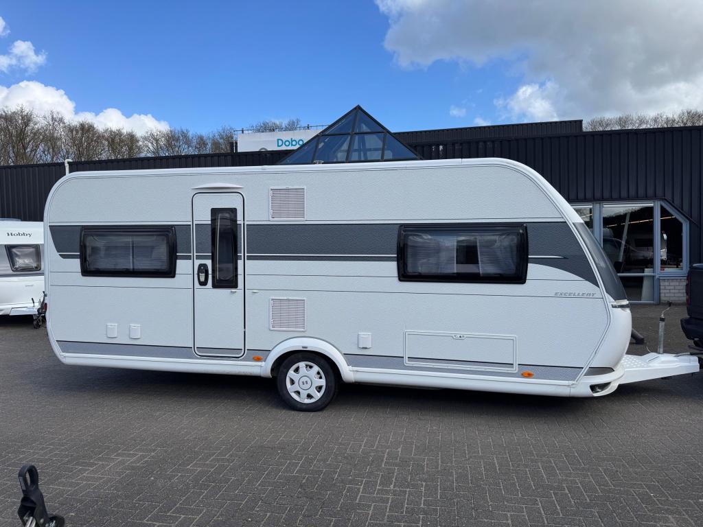 Hobby Excellent 560 CFE Incl. dakairco, Voortent, Caravans en Kamperen, Caravans, Rondzit, Bedrijf, Schokbreker, 5 tot 6 meter