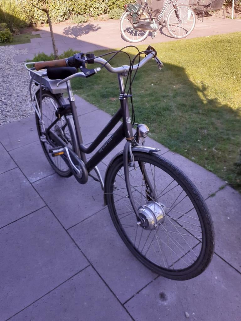 Mooie elektrische fiets (oplader kapot), Fietsen en Brommers, Elektrische fietsen, Ophalen of Verzenden, Zo goed als nieuw, Sparta
