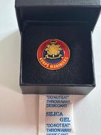 embleem korps mariniers in bescherm doosje, Verzenden, Landmacht, Nederland, Kleding of Schoenen