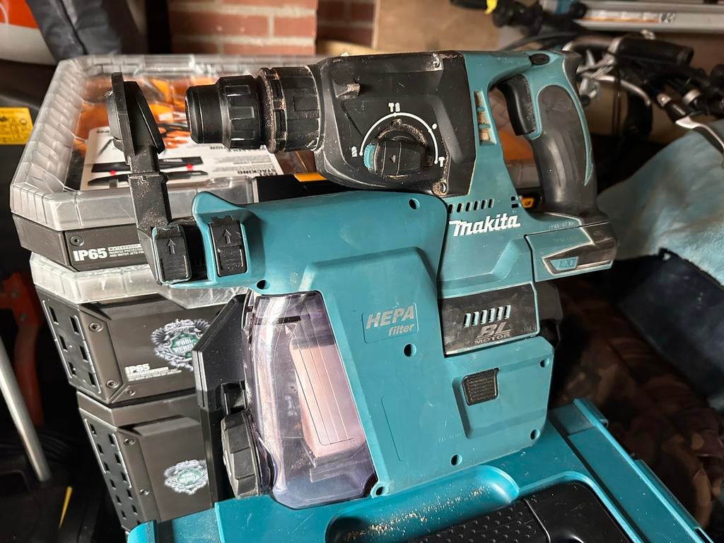 Makita SDS plus combihamer DHR242ZWJ met HEPA stofafzuiging, Doe-het-zelf en Verbouw, Gereedschap | Boormachines, Ophalen of Verzenden