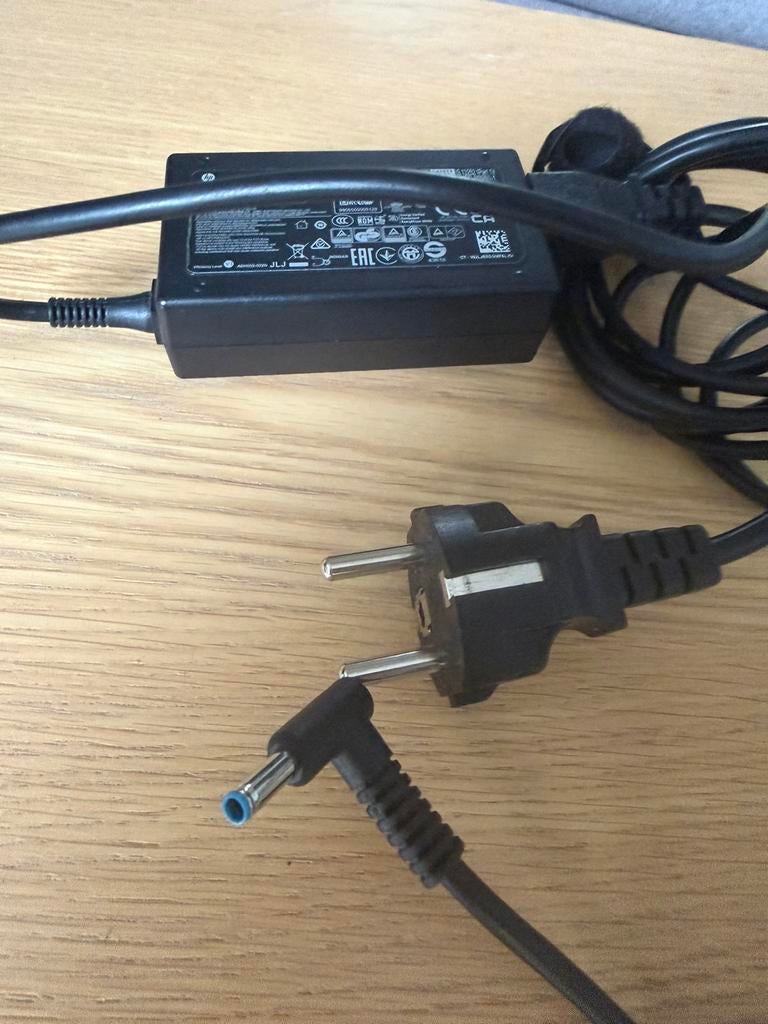 HP 65w adapter, Computers en Software, Laptop-opladers, Ophalen of Verzenden, Zo goed als nieuw