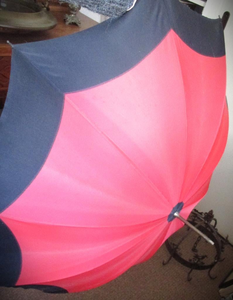 Paraplu~Vintage Zwart en rood Paraplu, jaren 60~Parasol, Sieraden, Tassen en Uiterlijk, Paraplu's, Ophalen of Verzenden, Gebruikt