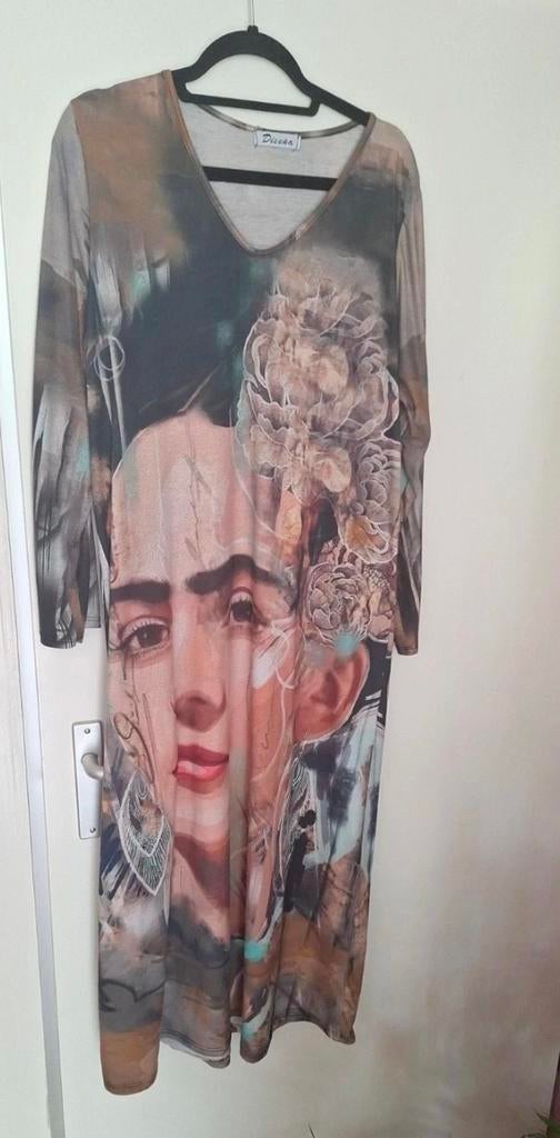 Diseña jurk met Frida Kahlo print, Kleding | Dames, Overige kleuren, Ophalen of Verzenden, Zo goed als nieuw, Knielengte