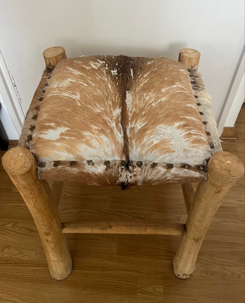 Kruk met geitenhuid / geitenvacht camel en wit- 50x45x45 cm, Ophalen, Gebruikt, Overige materialen