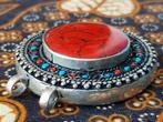 Mooie oude hanger uit Nepal met steen en steentjes 4,8 cm., Ophalen of Verzenden